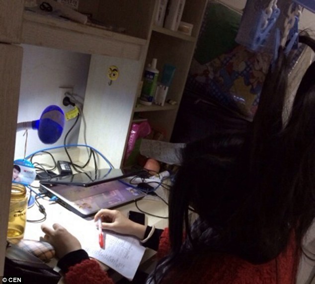 Students tie their hair to the ceiling to stay awake - PHOTO