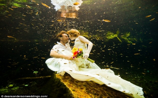 Couple has traditional marriage ceremony in each place they visit - PHOTO