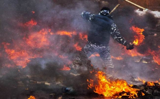 Ukraine: Streets of rage erupt in flames as clashes continue