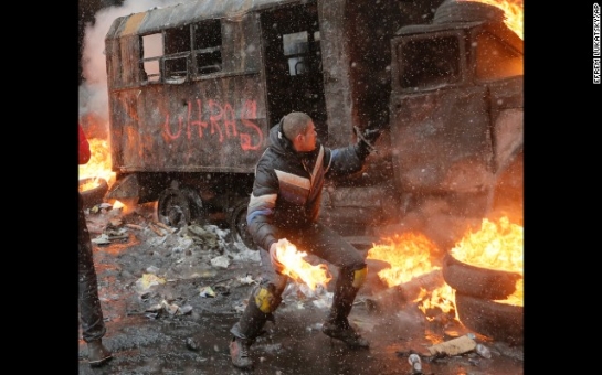 Ukraine protest movement: At least 4 killed in clashes with police