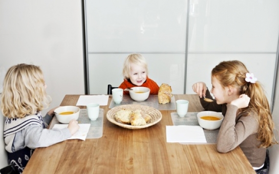 How to set a table to teach your kids good eating habits