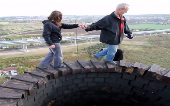 Extreme way to cure a fear of heights - VIDEO