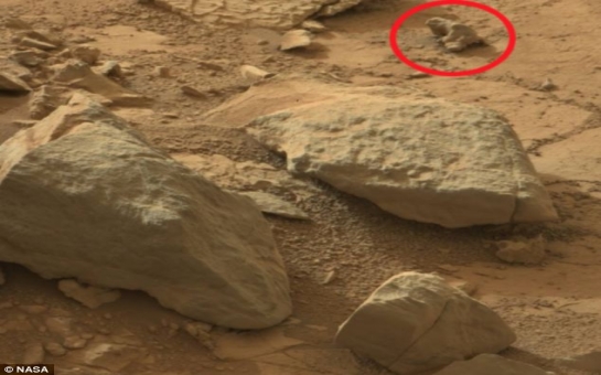 Has Nasa's Curiosity rover spotted a UFO on MARS?