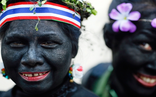 Thai protesters challenge poll in court