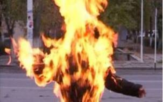 “Dumped” Azeri woman dies after self-immolation protest