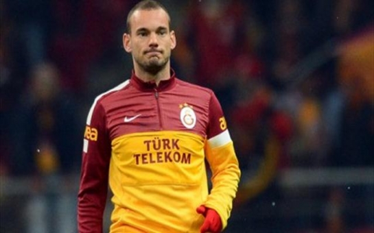 Wesley Sneijder Lays on Goal-Scoring Chance at Galatasaray with His Bottom - VIDEO