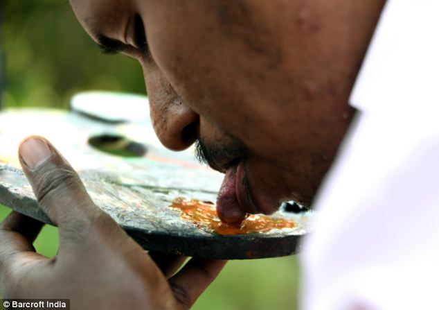 Artist gets a taste for painting with his tongue - PHOTO