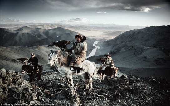 Photographer travels the world to visit 29 indigenous tribes - PHOTO