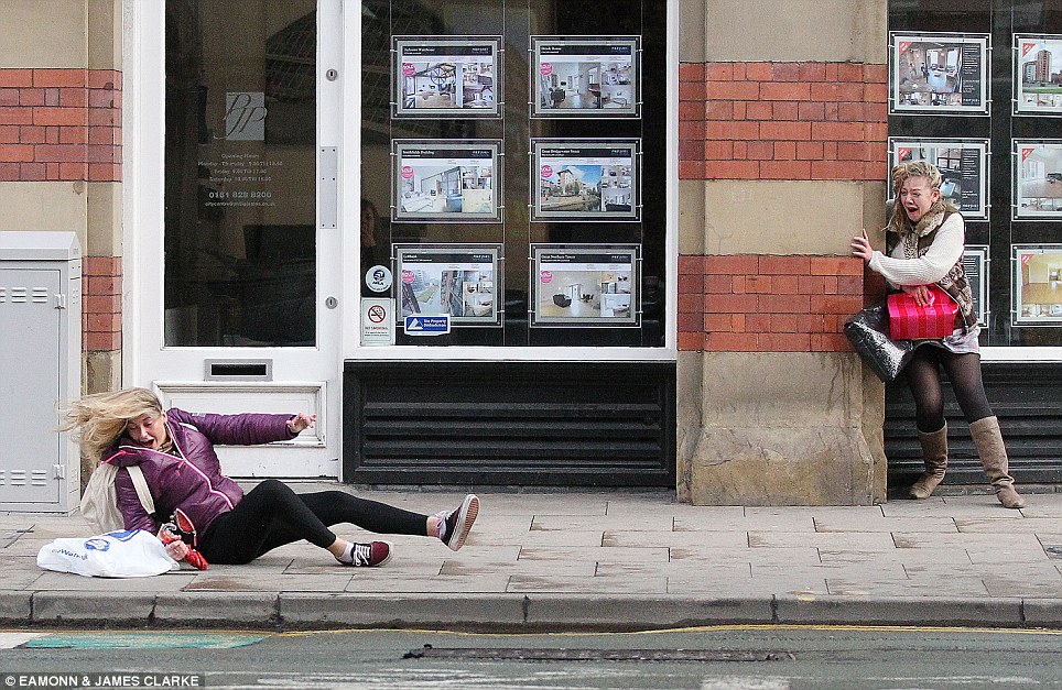 108mph winds cause power cuts, shut motorways and force passengers off trains - PHOTO