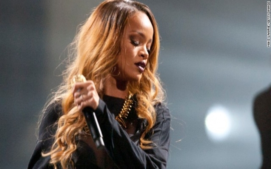 Rihanna adds star power to campaign for gay rights in Russia