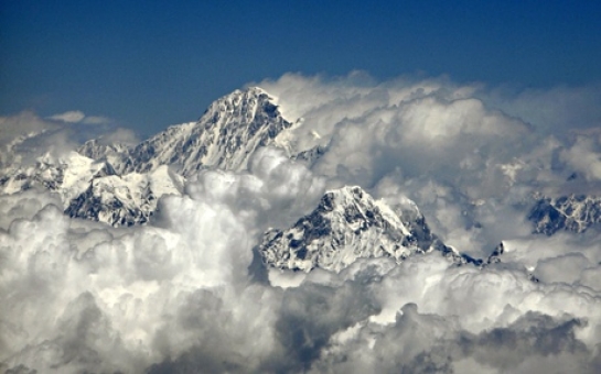 Nepal slashes cost of climbing Everest