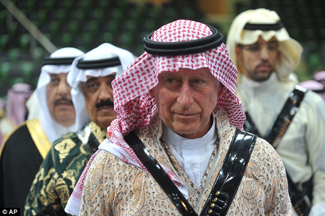 Prince stars in the Saudi dance of the swords - PHOTO