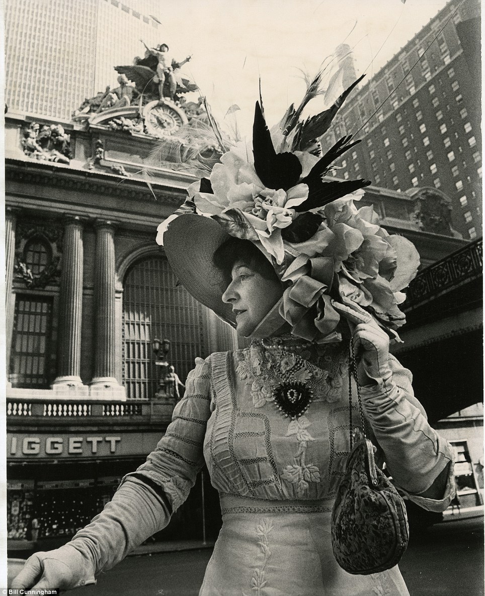 Vintage fashion meets New York's famed landmarks - PHOTO