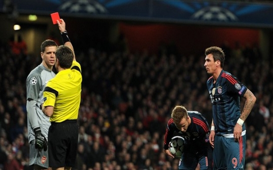 Wenger: Szczesny red card 'killed game'