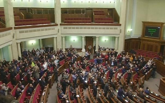 Ukraine’s parliament votes to end security crackdown on protesters