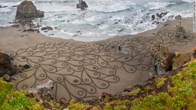 Spectacular beach art that's destroyed at high tide - PHOTO