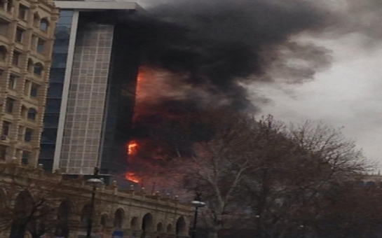 Strong fire observed in building in Baku’s center - PHOTO