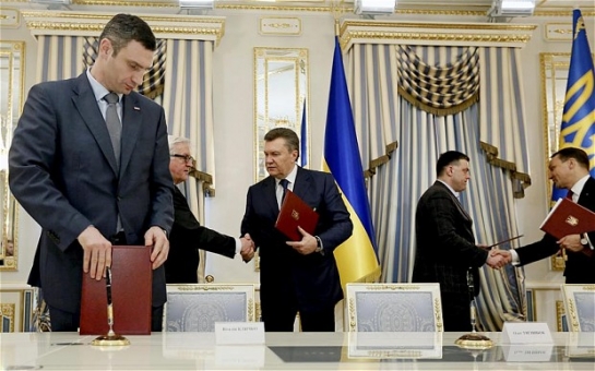 Ukraine crisis: Viktor Yanukovych leaves Kiev for support base