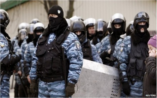 Ukraine 'disbands elite Berkut anti-riot police'