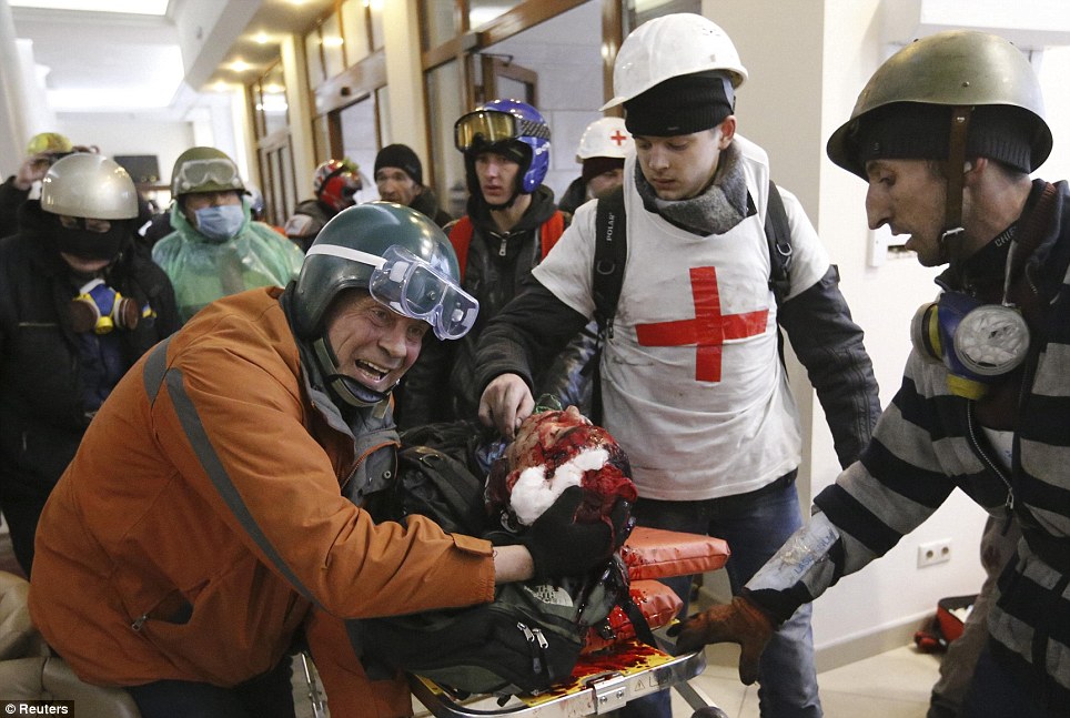 Bodies litter the streets as Kiev plunges into new savagery - PHOTO+VIDEO