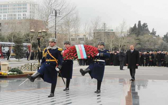 President Aliyev visits Khojaly memorial in Baku
