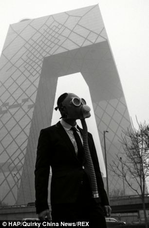 Couple poses in gas masks and wedding outfits to protest severe smog - PHOTO