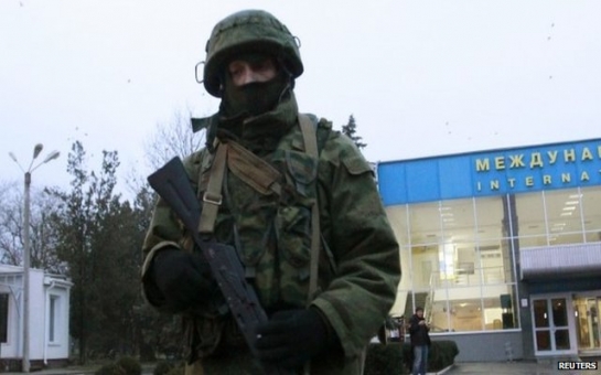 Russia forces 'block Crimea airport'