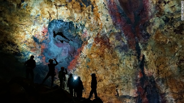 Descending into a volcano's magma chamber - PHOTO