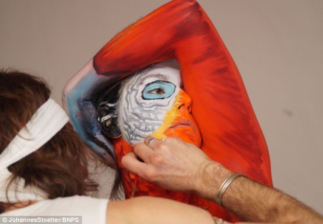 Artist paints woman's entire body to make her look like a parrot - PHOTO