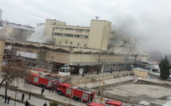 Fire at Baku shopping center extinguished