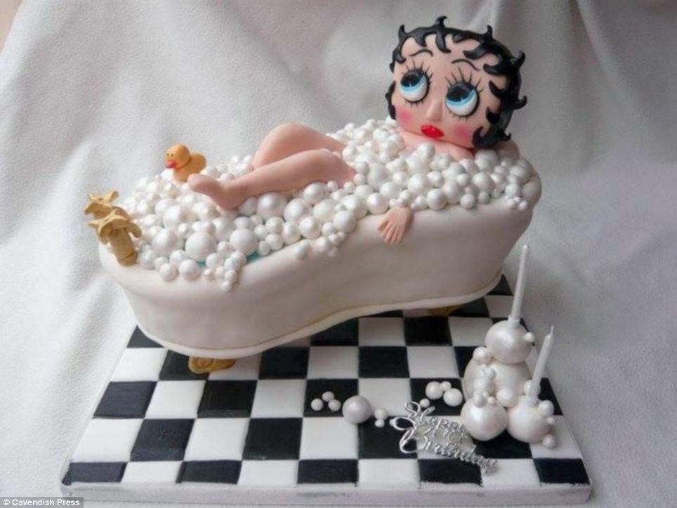 Ceramic designer, 26, creates amazing novelty cakes - PHOTO