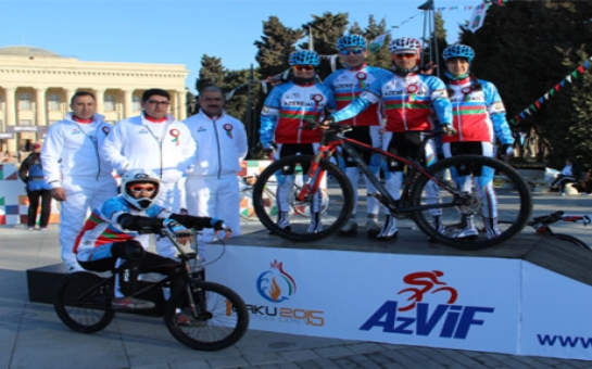 Azerbaijani Cyclists appear at Baku 2015 presentation