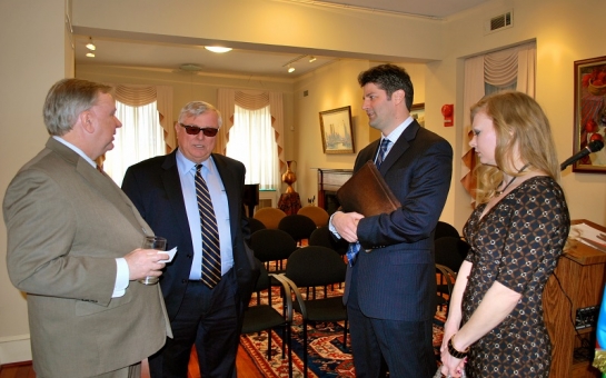 Congressman Stockman hosted at Azerbaijan trade and cultural center