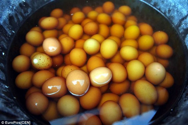 Traditional delicacy... of eggs boiled in boys' URINE - PHOTO+VIDEO