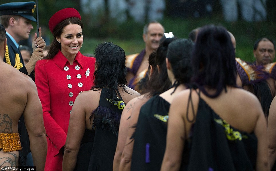 Duchess of Cambridge greeted by bare-bottomed traditional Maori dancer - PHOTO+VIDEO