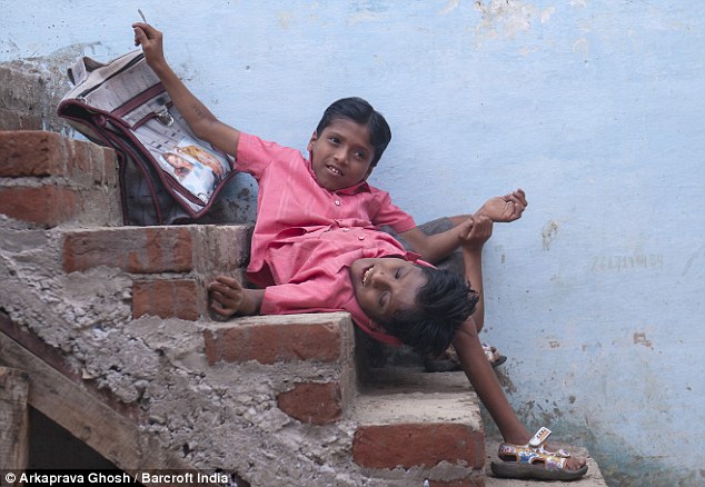 The Indian conjoined twins who are worshipped - PHOTO+VIDEO