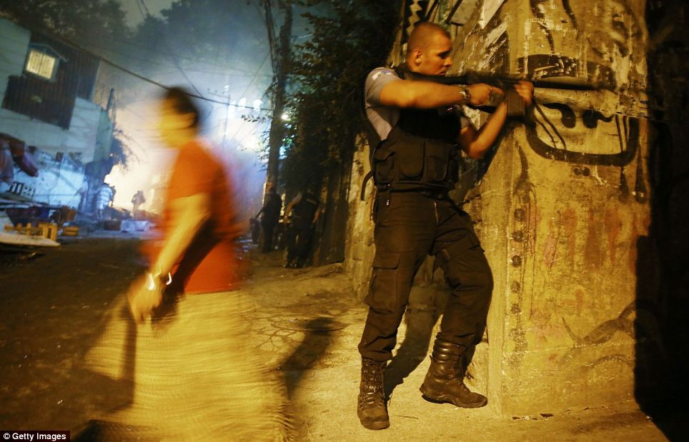 Copacabana beach erupts in violence just two months before World Cup - PHOTO