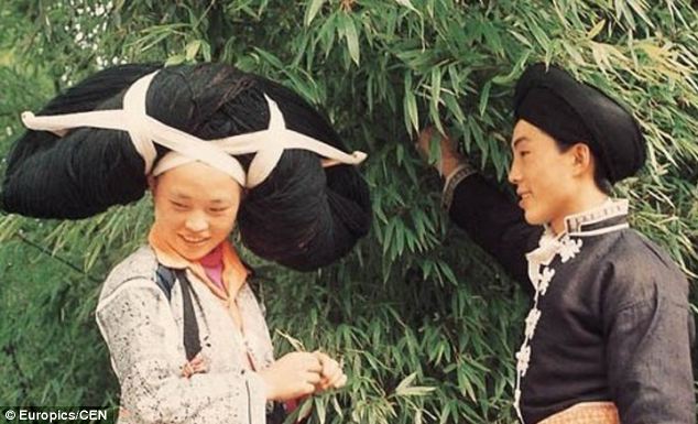 Women wear helmets made of HAIR from their dead ancestors - PHOTO