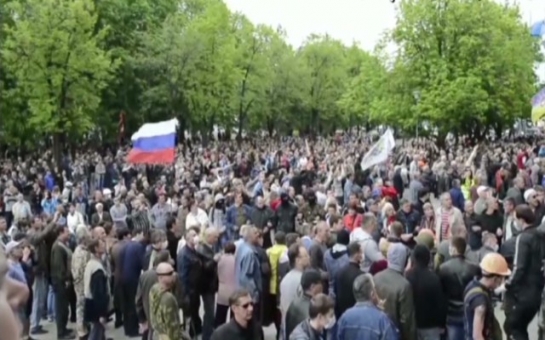Defiant pro-Russian activists seize more buildings
