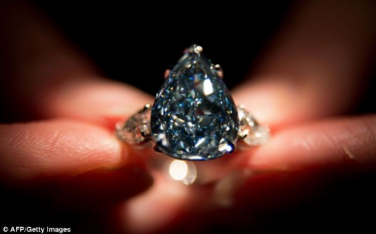 £13.5 million ring featuring flawless blue diamond up for auction - VIDEO