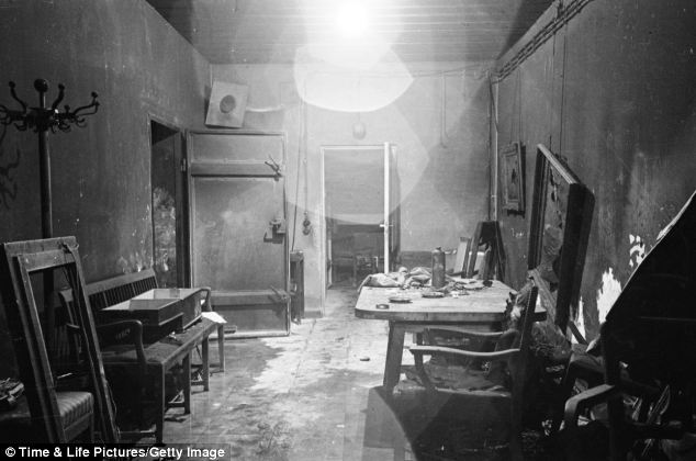 Inside Hitler's bunker - PHOTO
