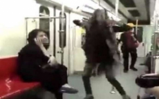 Iranian Girl Dancing on Tehran's Subway - VIDEO