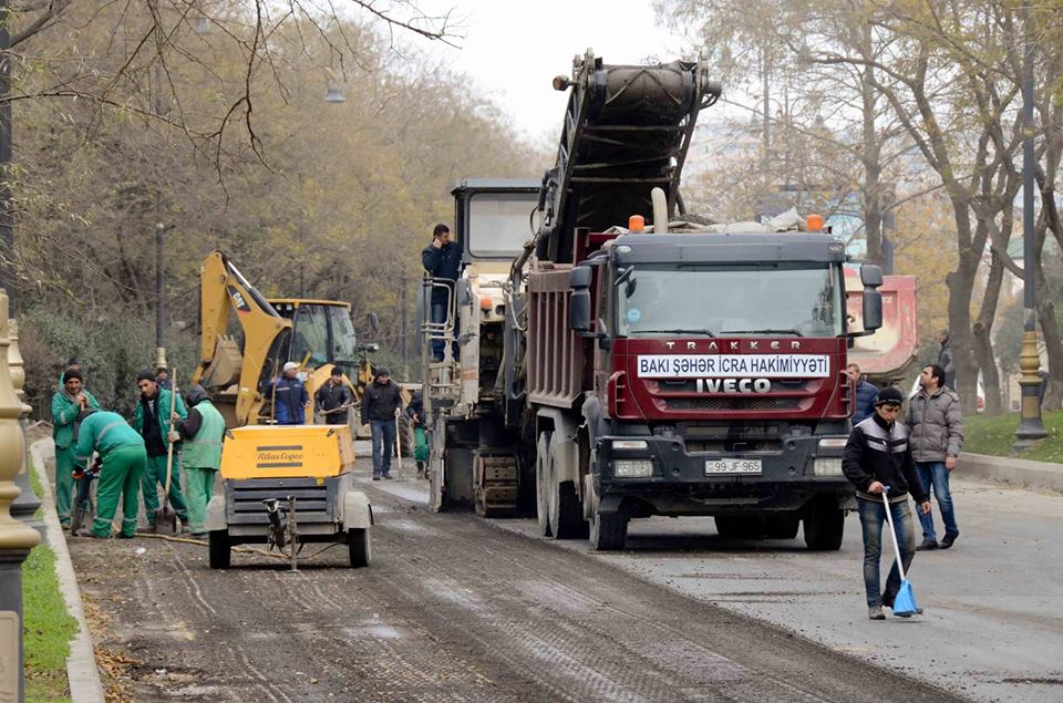 Ограничено движение на участке одного из крупных проспектов в Баку