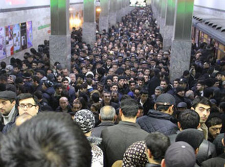 Bakı metrosunda yenə problem yaşandı – Video