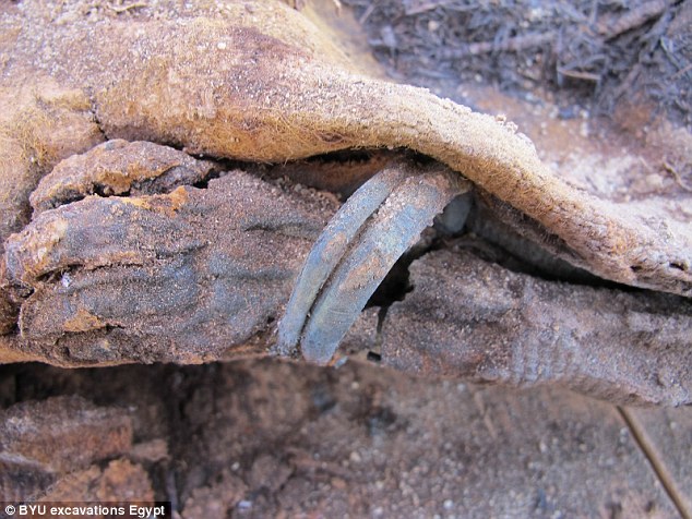 Cemetery with one MILLION mummies unearthed in Egypt