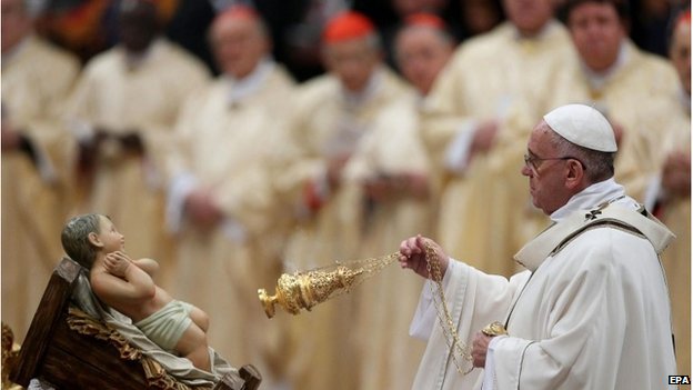 Pope Francis makes Christmas call to Iraqi refugees