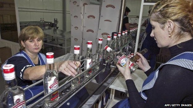 Vodka prices: Putin calls for cap amid economic crisis