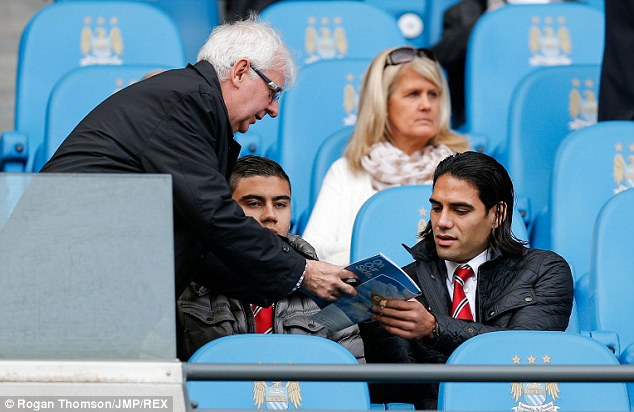 Van Gaal ordered Radamel Falcao off team bus to sign autographs