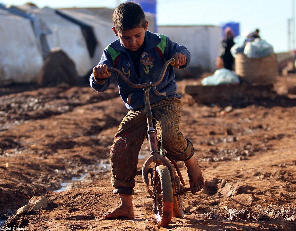 Chilling images of life in Syrian refugee camp