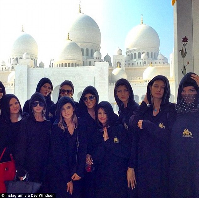 Kendall Jenner, Gigi Hadid, Selena Gomez and friends visit Abu Dhabi mosque